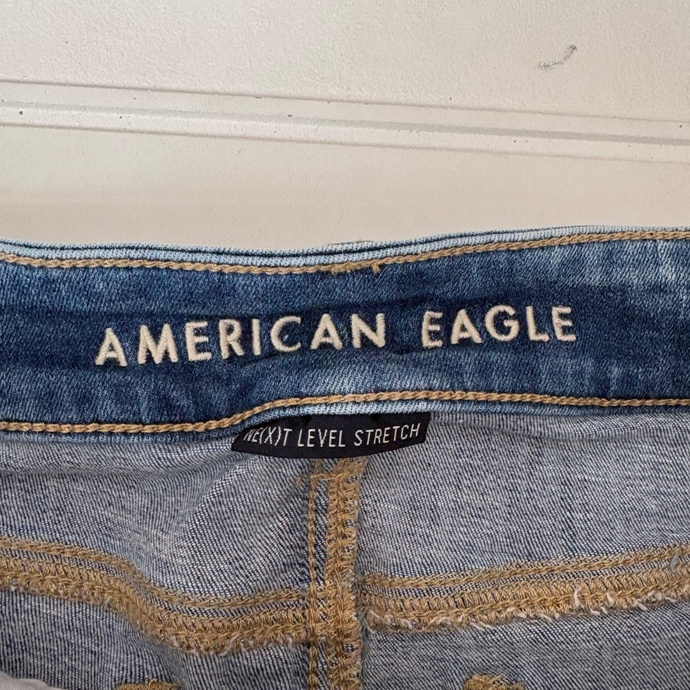 American Eagle Women’s Distressed Denim Shorts Size 4 - Picture 4 of 7